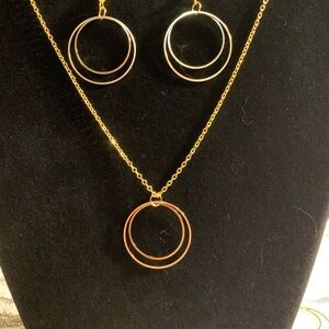 Elegant Gold Floating Hoops Pendant Necklace and Earring Set